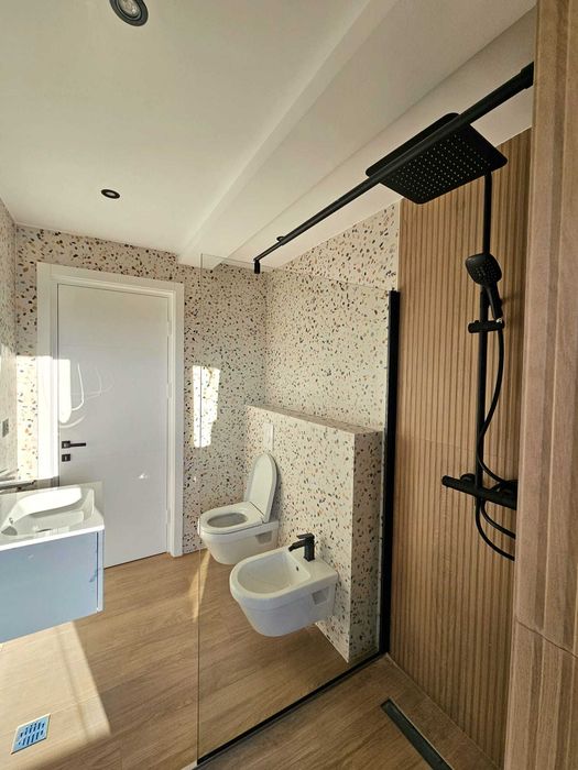 Casă modernă exclusivistă 
, fațadă ventilată HPL 
Varianta Craiovei