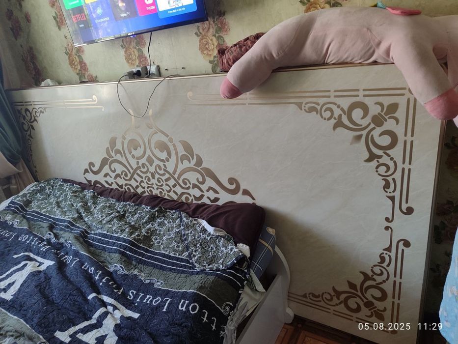 Продаеться стол для гостиной