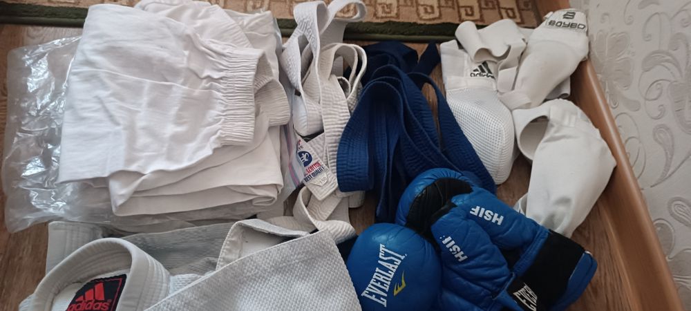 Кимано, перчатки груши,разное для спорта
