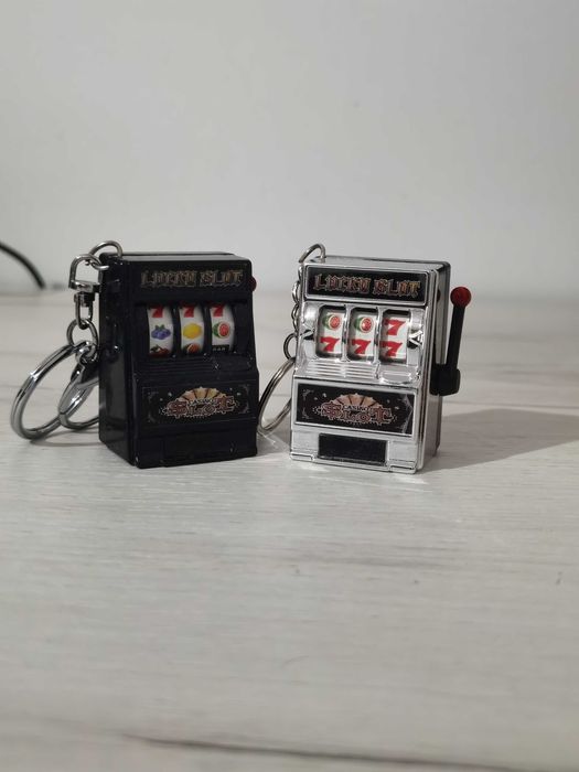 Brelocuri: păcănele, schimbătoare, janta, perie tastatura și ratusca