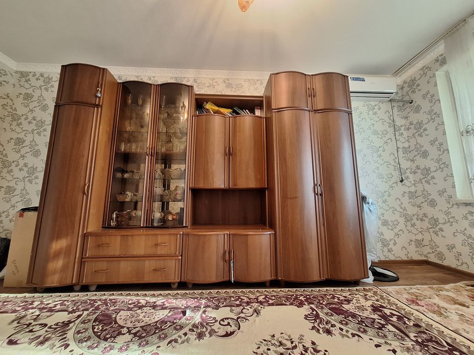 Продается стенка б/у в хорошем состоянии.