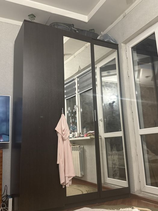 Шкаф плательный темно-коричневый