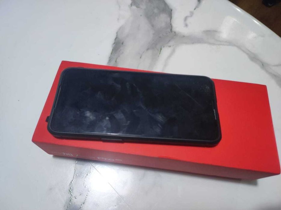 OnePlus почти новый очень мощный