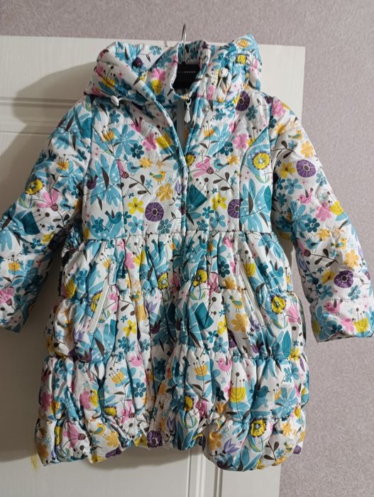 Продам пальто зимнее на девочку