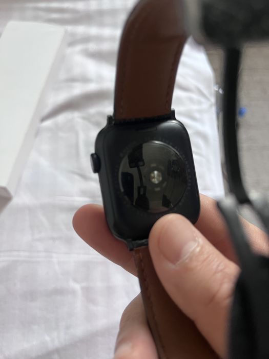 Apple watsh se-2 versiasy