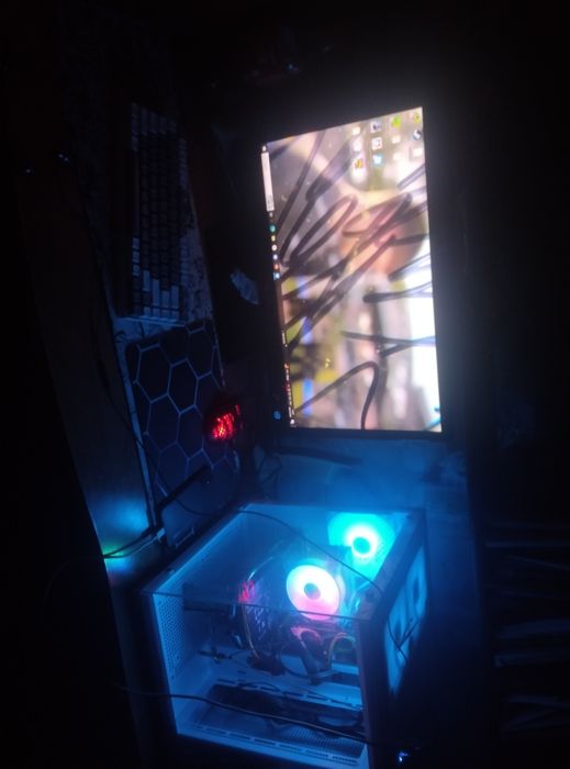 Обменяю полноценный пк полной комплектации на старый флагман или айфон