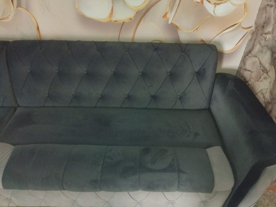 здравствуйте продам диван