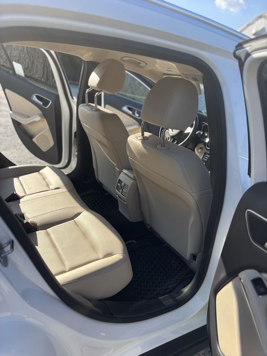 MERCEDES GLA 250 la doar 85.000km , pret 20.000€