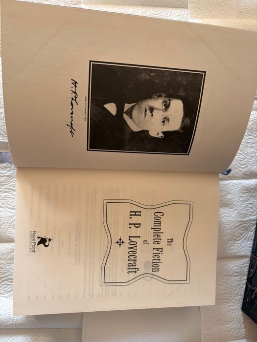 Книга на английски "The Complete Fiction of H.P.Lovecraft" твърда корица