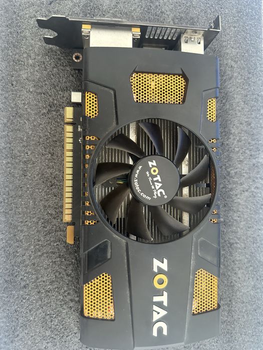 ZOTAC GTX550 Ti multiview 1GB