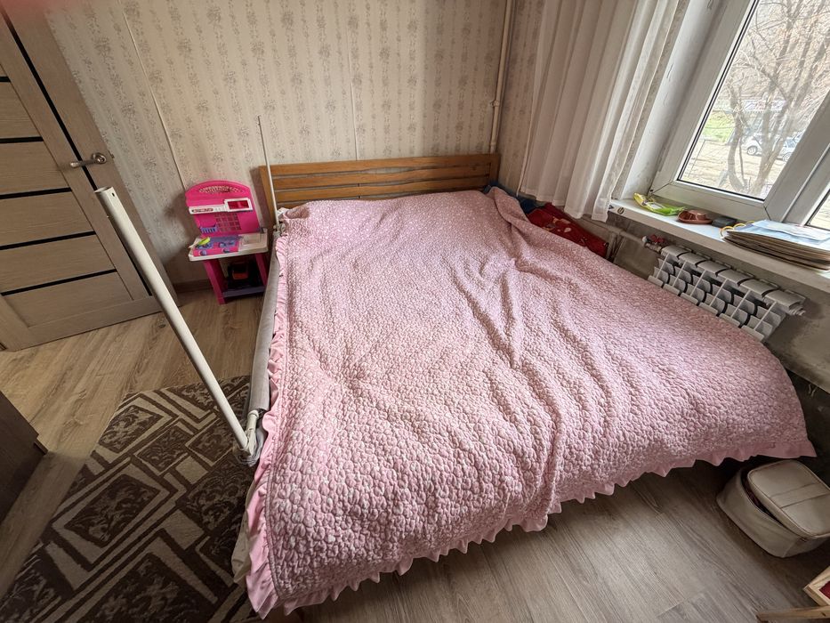 Двуспальная кровать