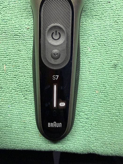 BRAUN Series 7 72-C7200cc електрическа самобръсначка с почистваща