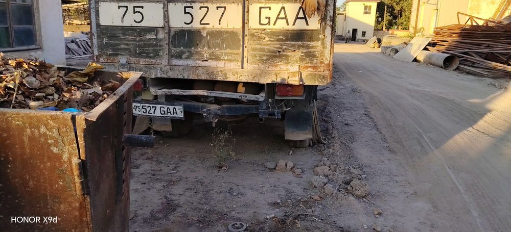 Botli uaz sotiladi yili 1983 yil
