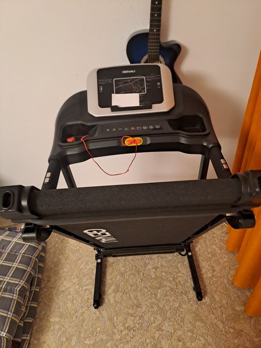 Продам беговую дорожку Genau