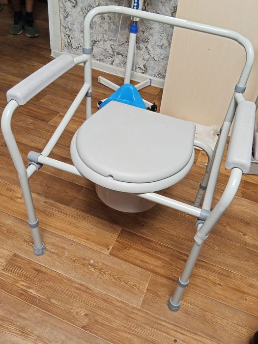 Кресло-туалет, новое