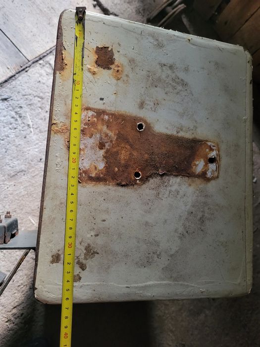 Продам сейф металлический