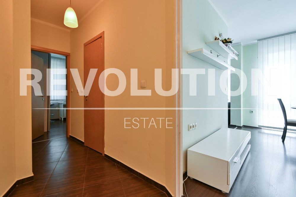 Двустаен апартамент в ж.к. Студентски град.