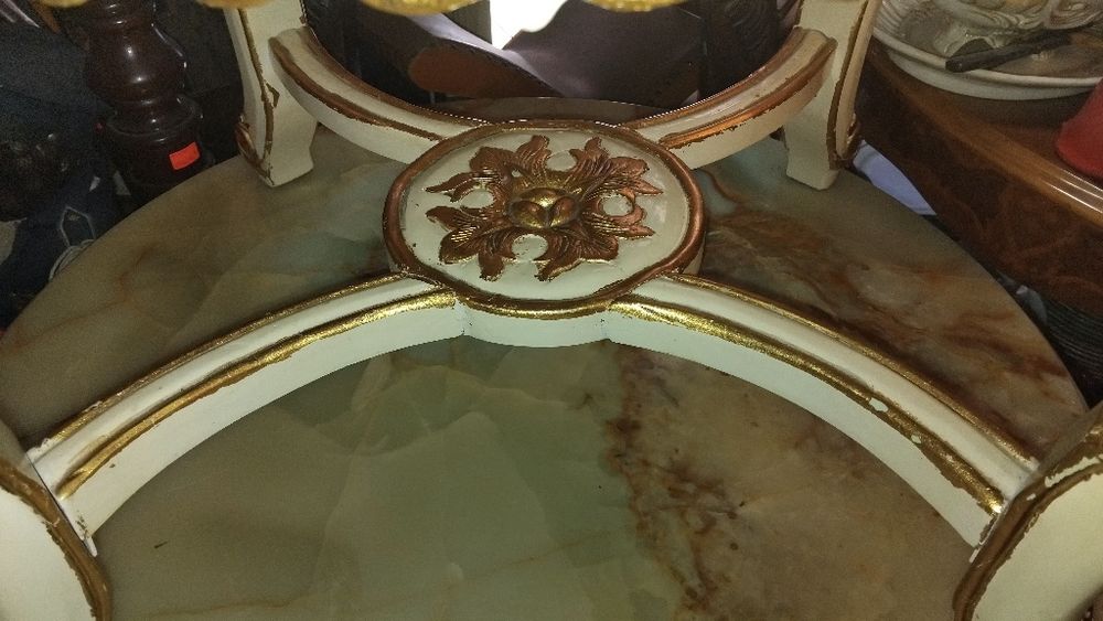 Барокови  масички- 2 броя.