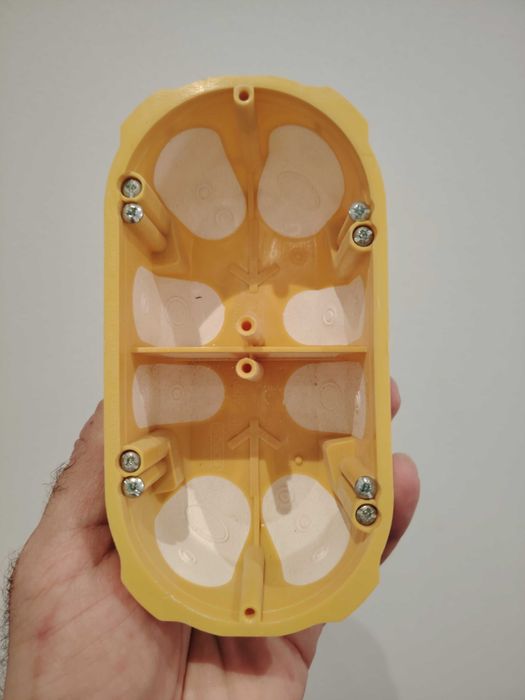 Двойна конзолна кутия