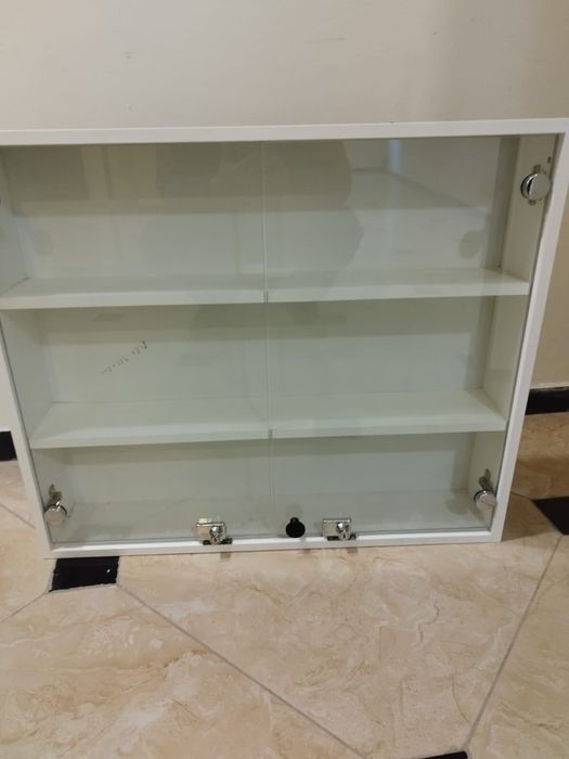 Витрина стеклянная