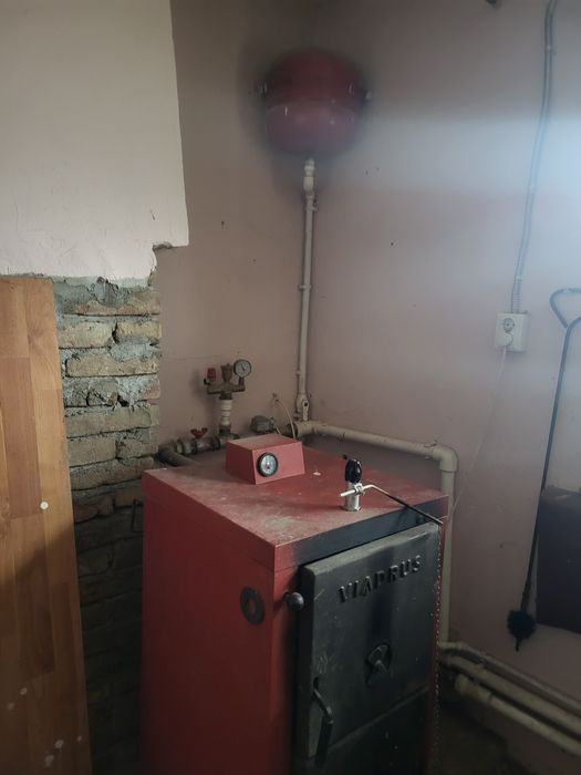 Se vinde centrala pe lemne