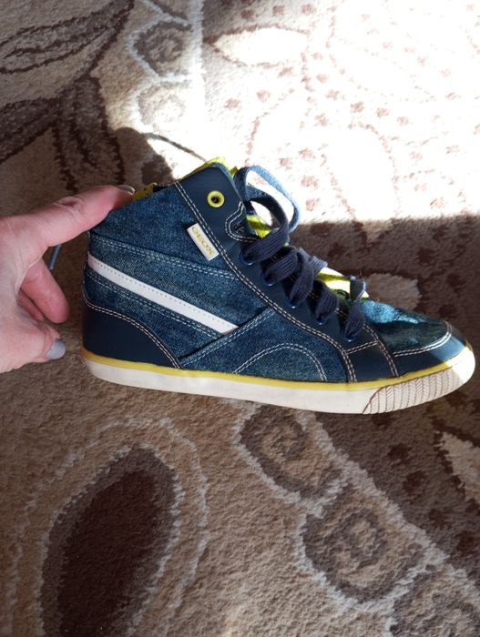 Кеды спортивные.