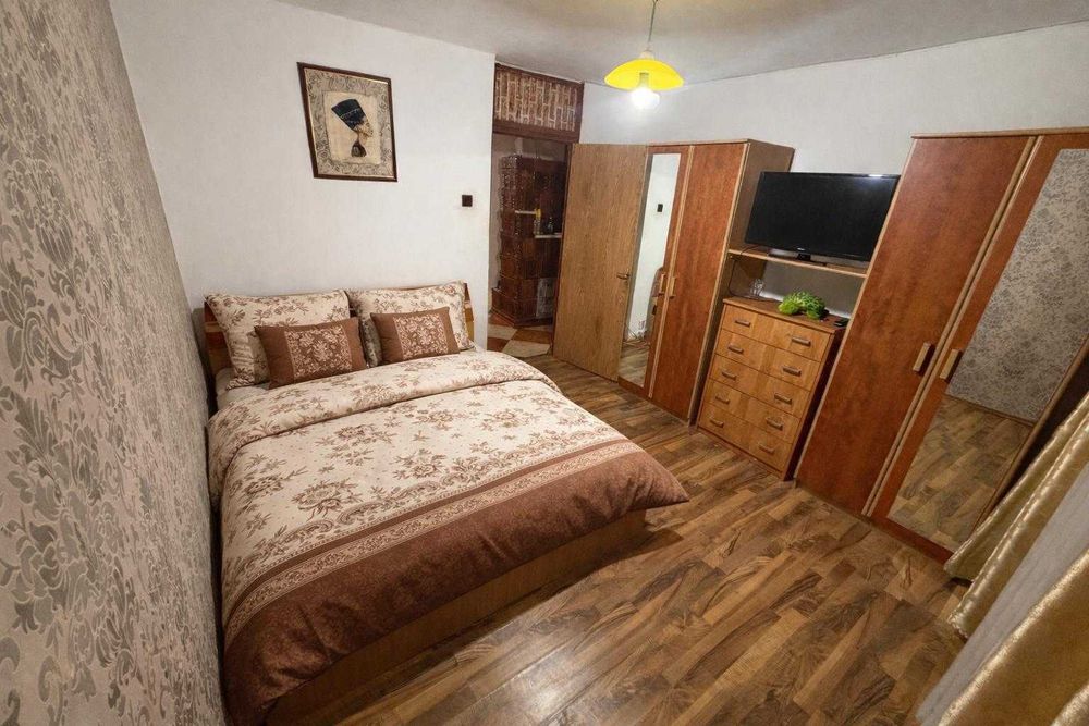 Proprietar vand apartament 3 camere Decomandat