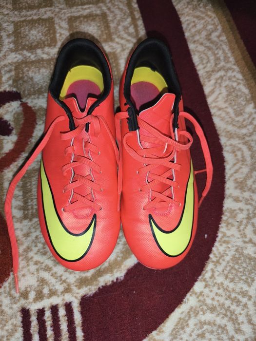 Ghete fotbal mărimea 38