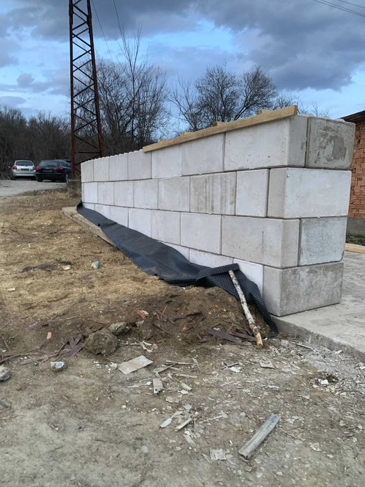 Бетонни блокове - взаимнозаключващи.