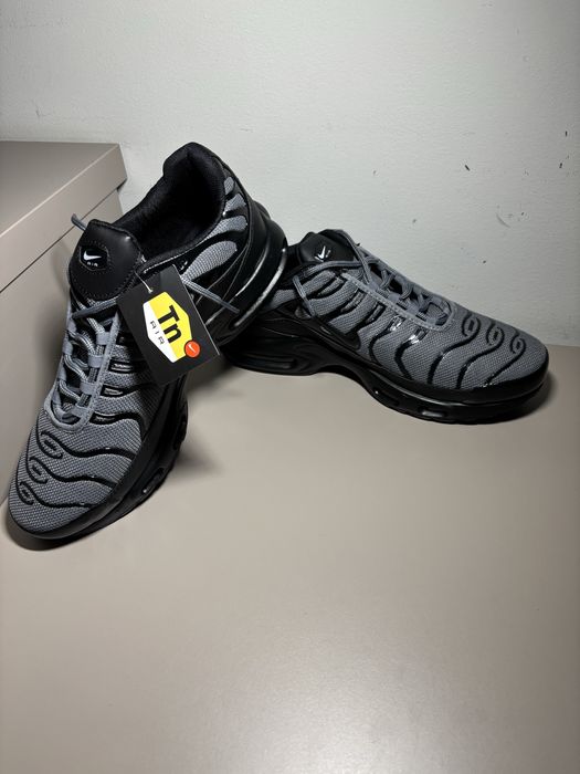Vând Nike Air Max Plus TN, culoare gri/negru, mărime 45