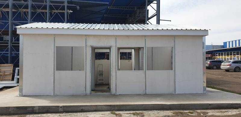 Vand casa pe structura metalica, din containere modulare