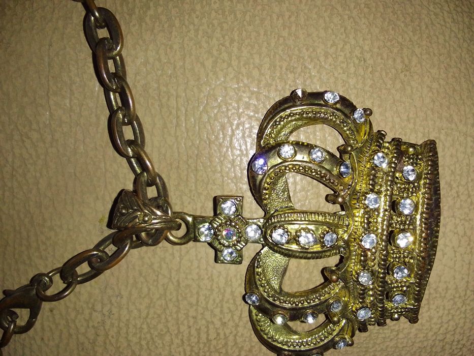 Медальон с форма на скиптър.Бронз, инкрустиран с 24 "камъчета"!