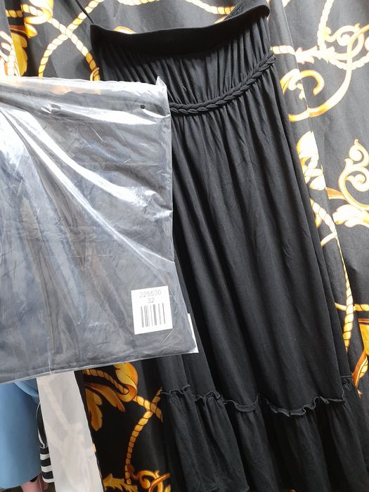 Rochie neagra usor plisata