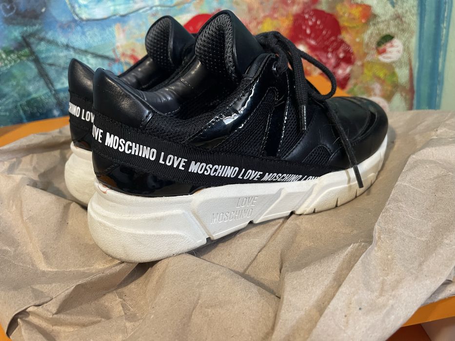 Adidasi dama MOSCHINO LOVE nr.38 fara defecte aproape noi
