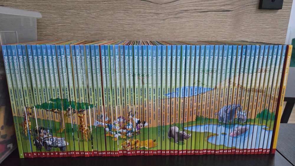 Colectia Disney Mickey Mouse Prieteni cu animalele 60 carti + jucarii