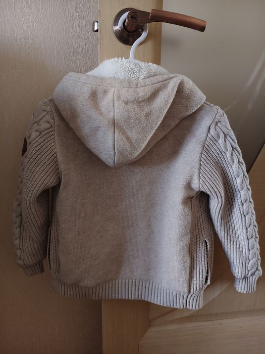 Кофта теплая с капюшоном для девочки