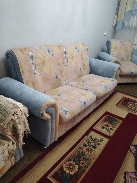 Продам диван и два кресла