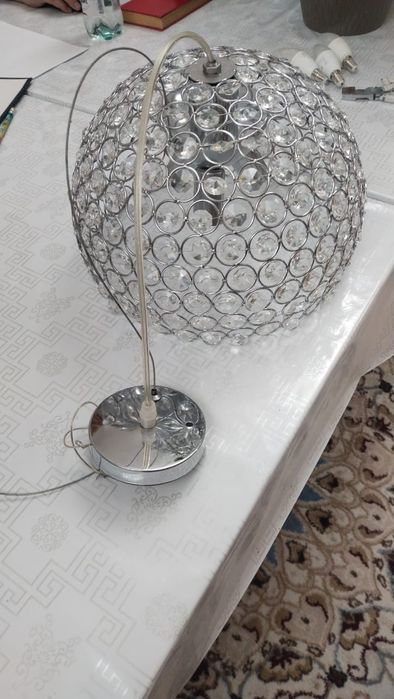 Продам люстру в отличном состояние