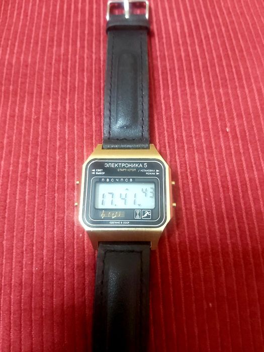 Продоется часы в одном лотом