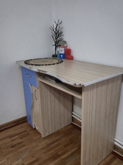 Set mobilier albastru cu cream