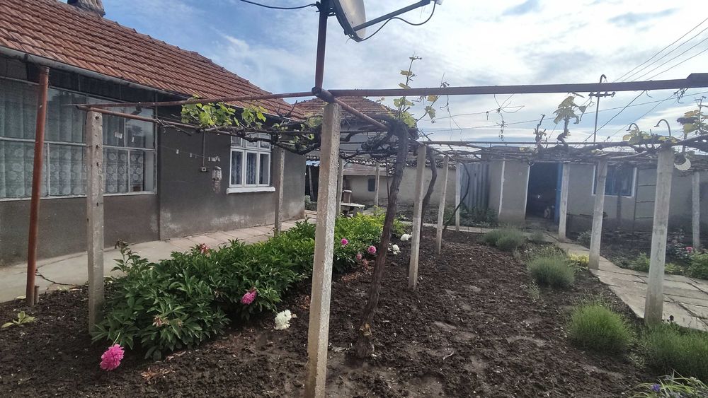 Тухлена къща в с. Алваново