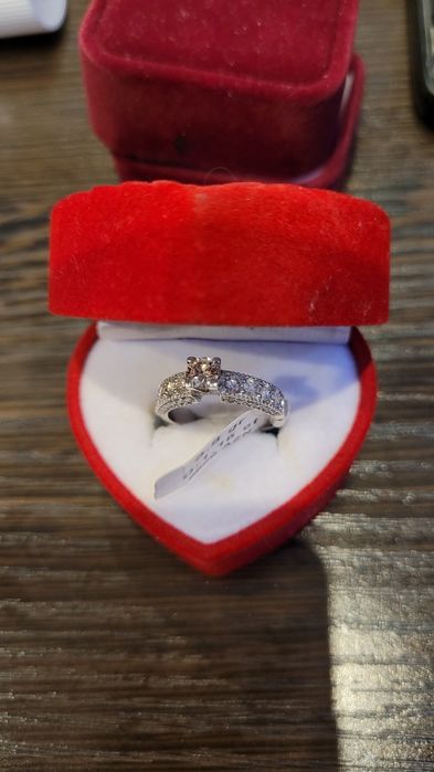 Кольцо из белого золота с бриллиантами