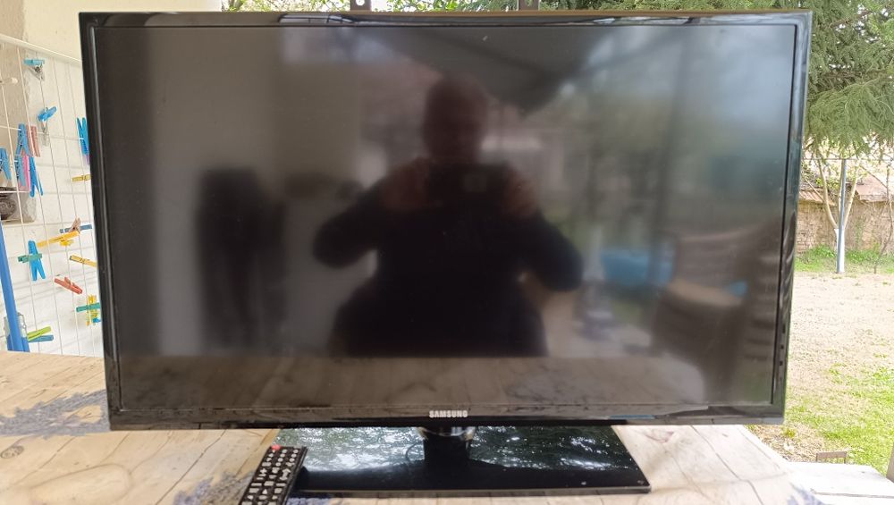 Телевизор samsung LCD 32 инча