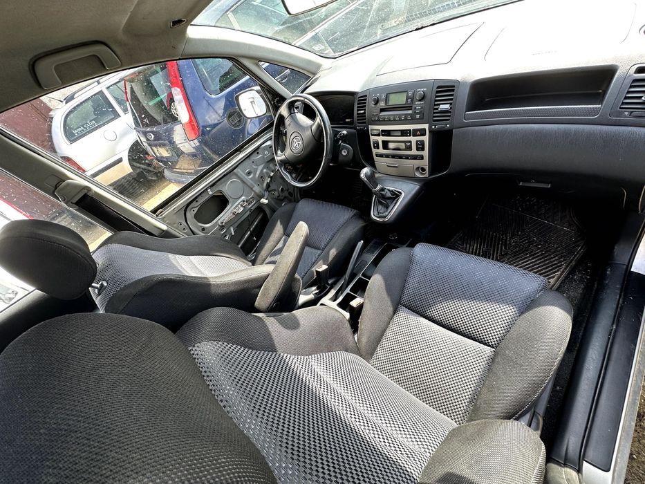 Toyota Corolla Verso  на части