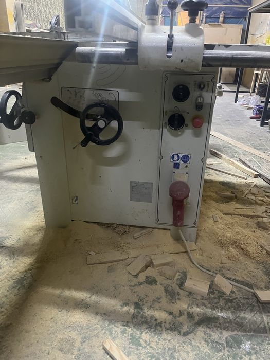 Форматно раскроечный станок по дереву