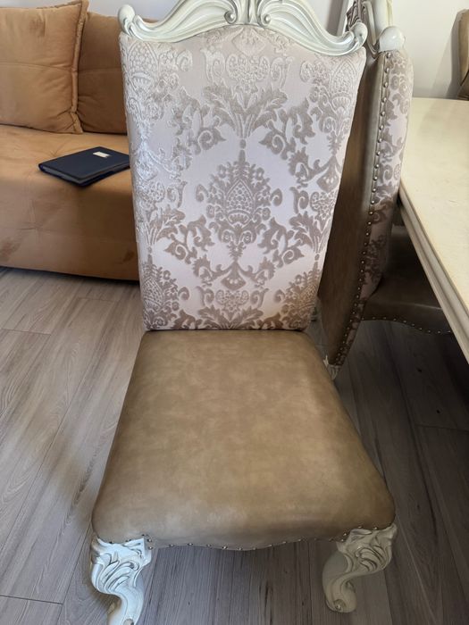 Vând masă Living Divani -Sofa