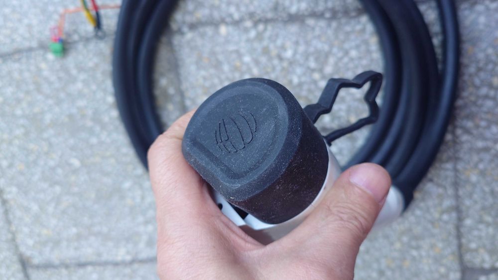 Кабел за електромобил