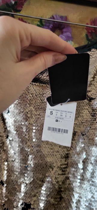 Fusta aurie cu paiete reversibile Stradivarius