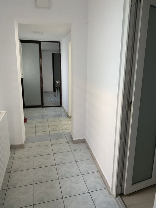 Casă 3 camere la curte de inchiriat