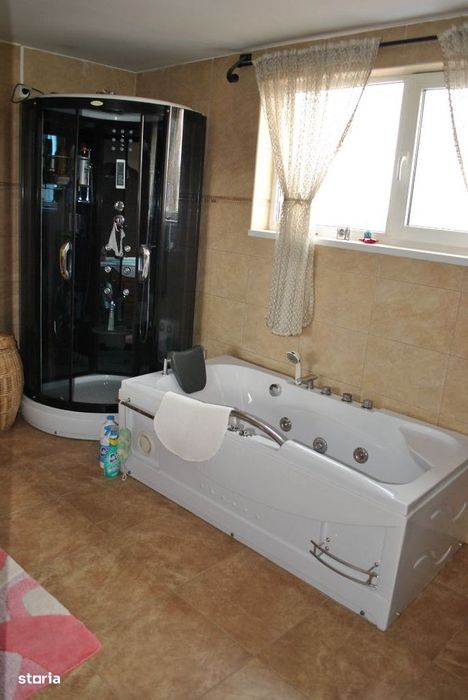 Apartament 4 camere de inchiriat